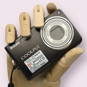 Nikon Coolpix S550 Digital Camera | 10 MP | Black Metal Finish